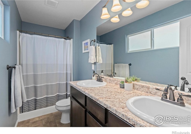 bathroom featuring a shower with curtain, vanity, and toilet