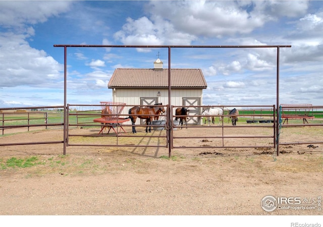 view of yard featuring an outdoor structure and a rural view