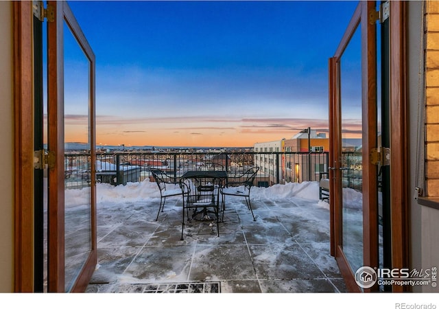 exterior space featuring outdoor dining area