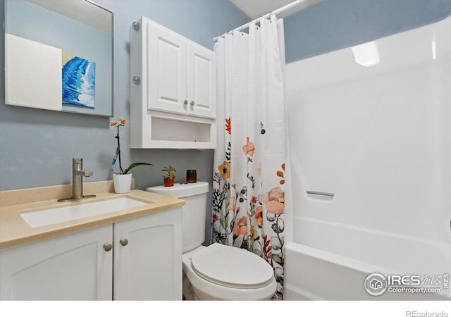 full bathroom with shower / tub combo with curtain, vanity, and toilet