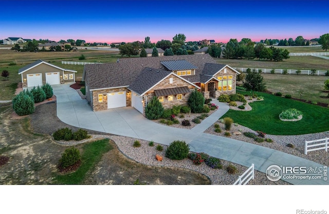 craftsman house featuring a lawn