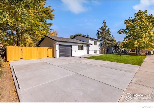 view of front of home featuring a garage and a front yard