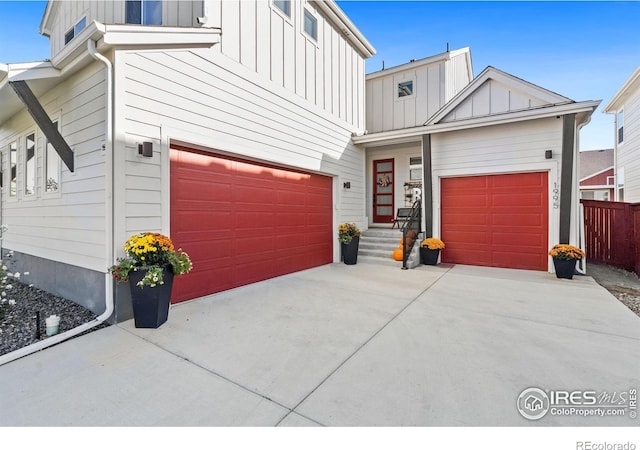 view of front facade with a garage