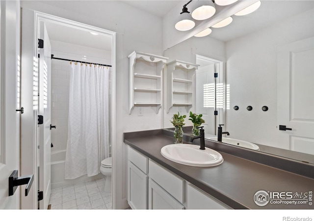 full bathroom with shower / tub combo with curtain, vanity, and toilet