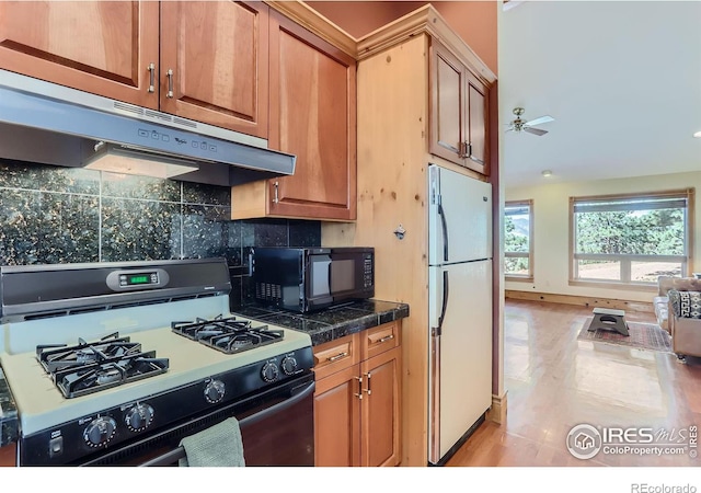 kitchen featuring tasteful backsplash, ceiling fan, and black appliances