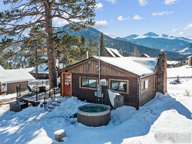 view of front of house featuring a mountain view