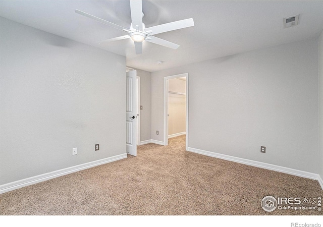 carpeted empty room featuring ceiling fan