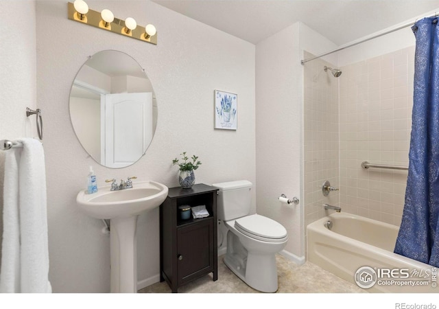 full bathroom featuring sink, shower / bathtub combination with curtain, tile patterned floors, and toilet