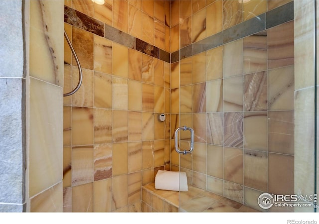 bathroom featuring a tile shower