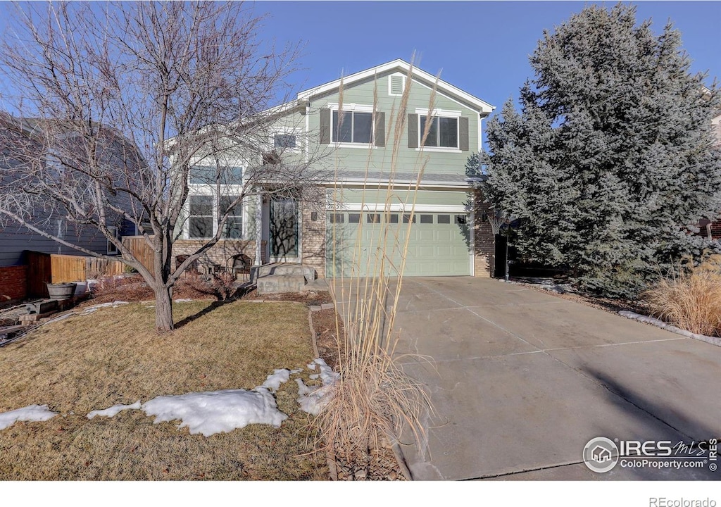 view of front of property featuring a garage and a front yard