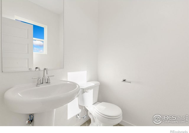 bathroom featuring sink and toilet