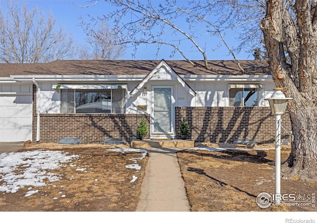 view of front of house featuring a garage