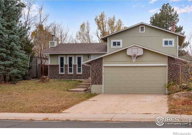 view of front facade featuring a garage and a front yard