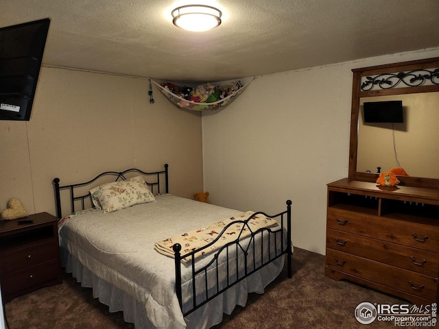 carpeted bedroom featuring a textured ceiling