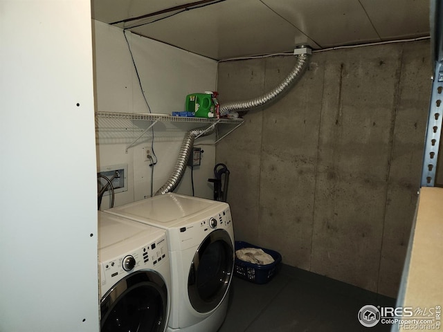 laundry room with washer and clothes dryer