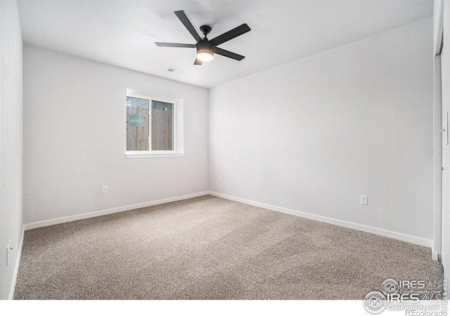 carpeted empty room featuring ceiling fan