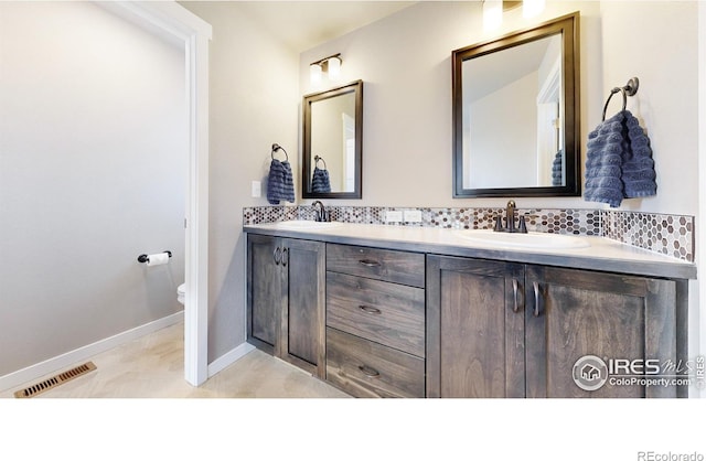 full bath featuring decorative backsplash, visible vents, a sink, and toilet