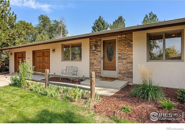 single story home with covered porch