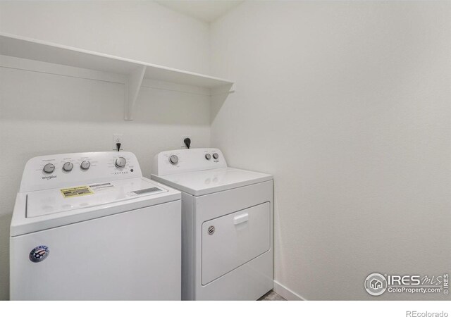 laundry room with independent washer and dryer