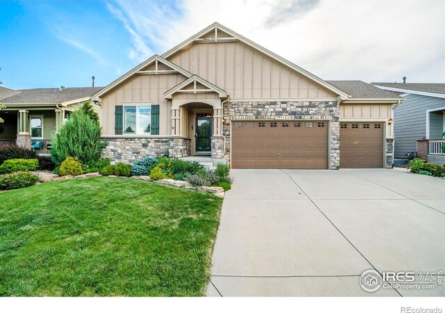 craftsman house featuring a garage and a front yard