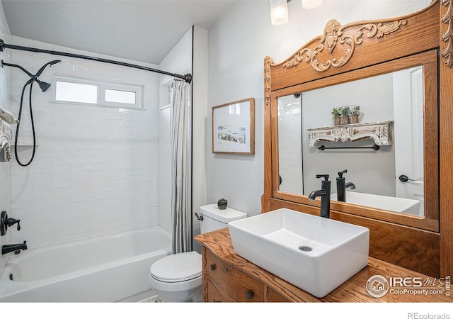 full bathroom featuring shower / tub combo with curtain, vanity, and toilet