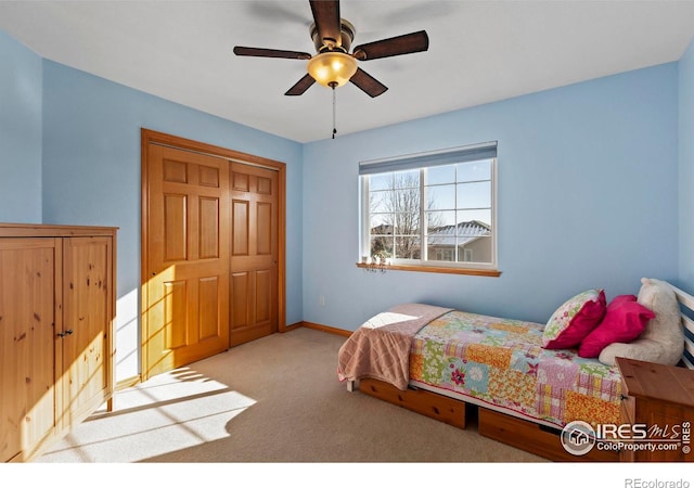 bedroom featuring light carpet and ceiling fan