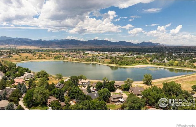 water view with a mountain view