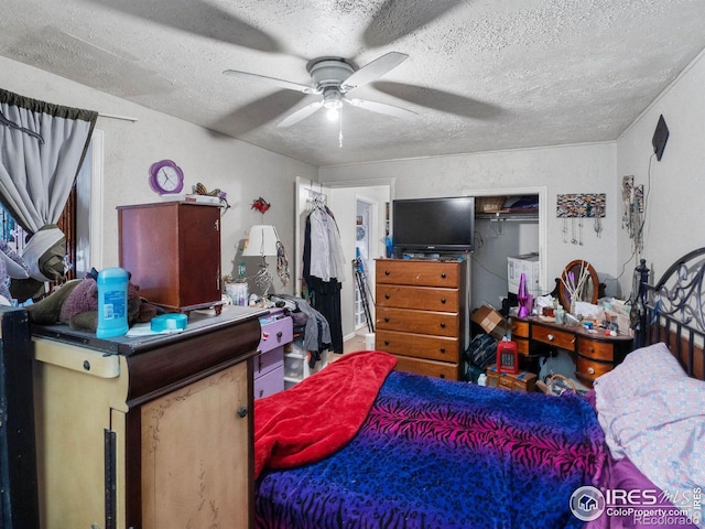 bedroom featuring ceiling fan, a closet, and a textured ceiling