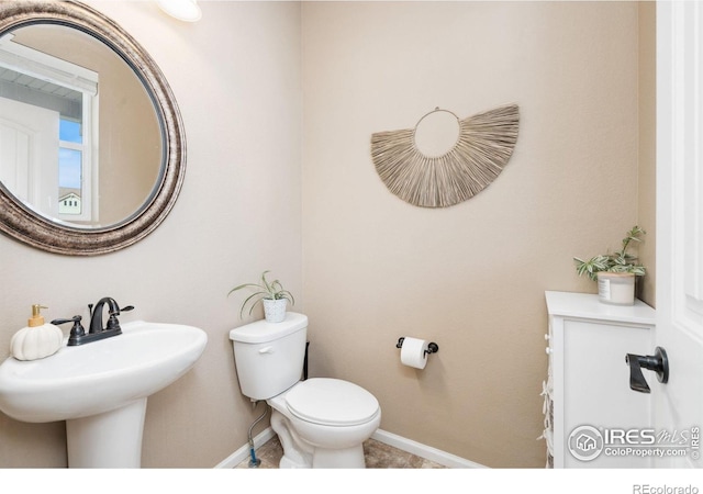 bathroom featuring sink and toilet