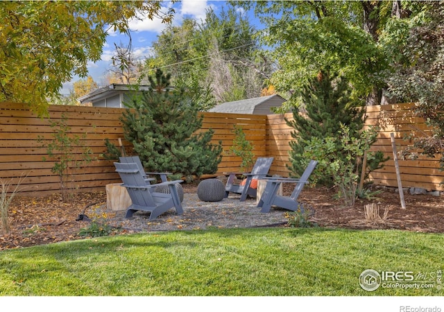 view of yard featuring a fenced backyard