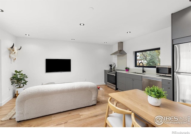 living area featuring light wood-type flooring, baseboards, and recessed lighting