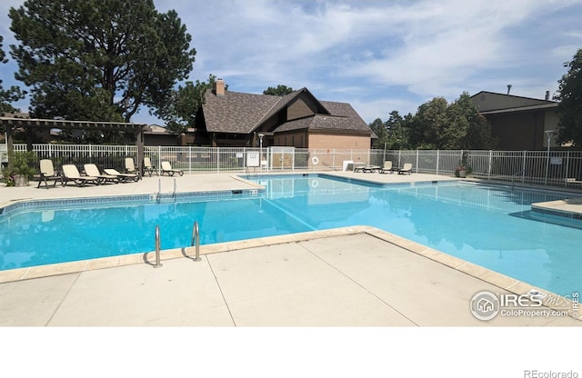 view of swimming pool featuring a patio