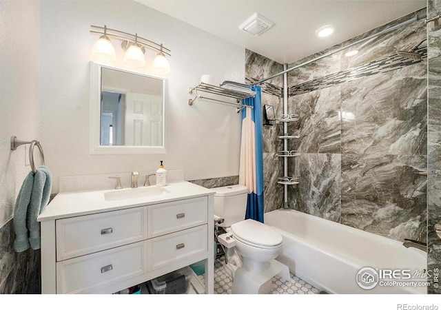 full bathroom featuring shower / tub combo with curtain, vanity, and toilet