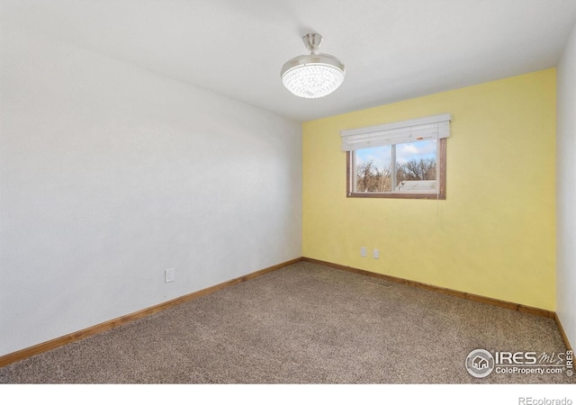 unfurnished room featuring carpet floors