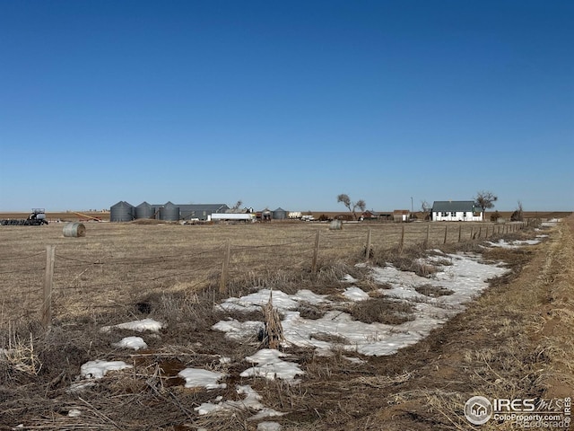 view of yard featuring a rural view