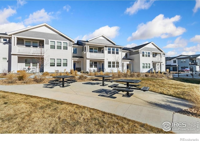 view of front of home featuring a front lawn