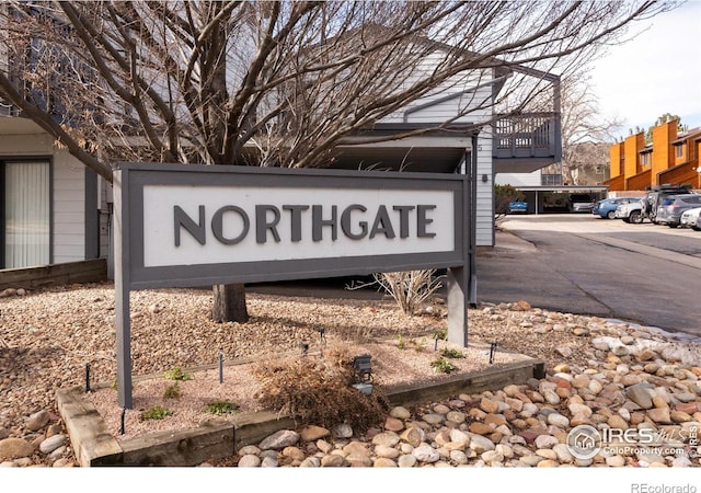 view of community / neighborhood sign