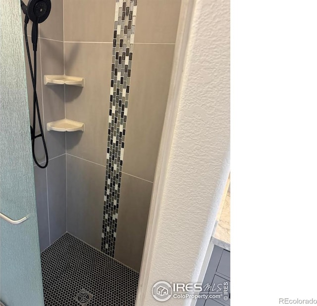 bathroom with a tile shower