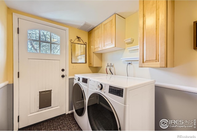 washroom featuring cabinets and washing machine and dryer