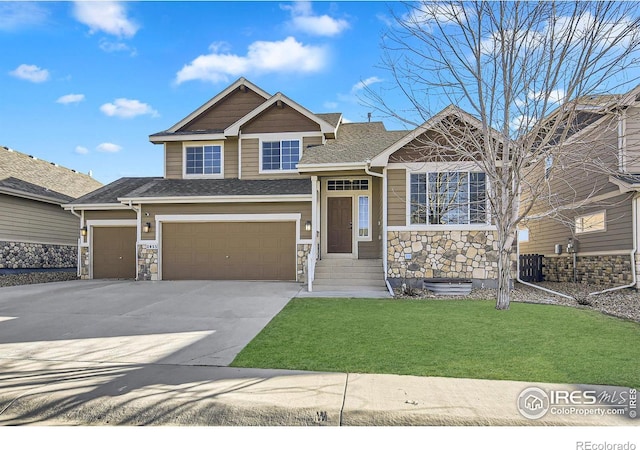 craftsman inspired home with a garage, a front yard, and central AC unit