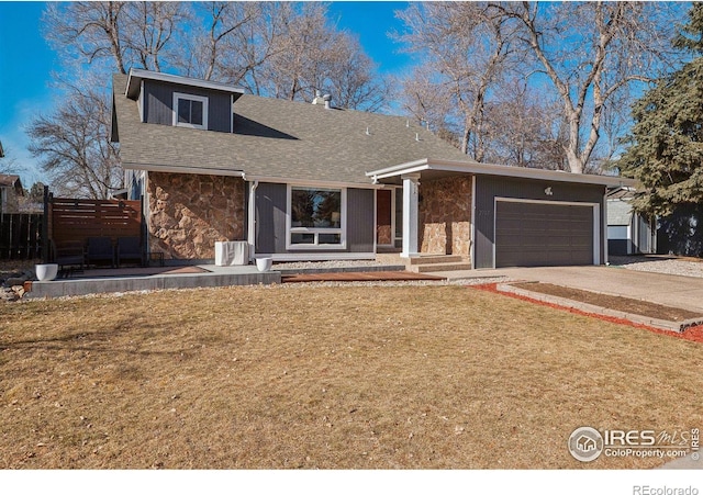 view of front of property featuring a garage and a front yard