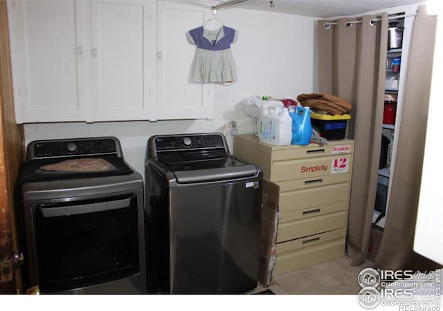 laundry area featuring washer and clothes dryer