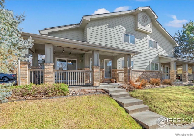 view of front of home featuring a porch and a front lawn