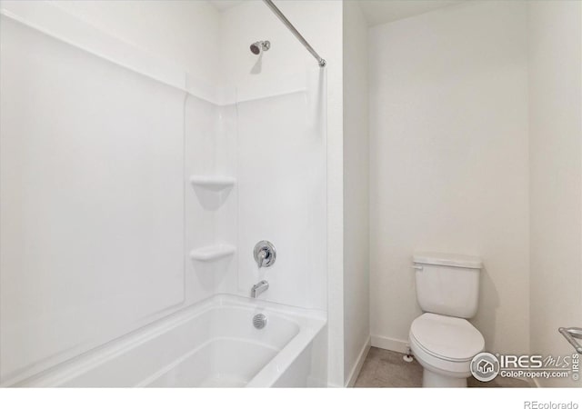 bathroom featuring toilet and washtub / shower combination