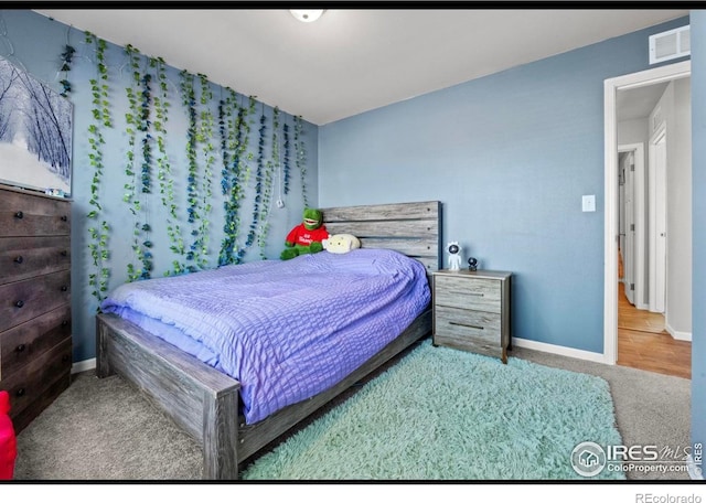 bedroom featuring carpet floors