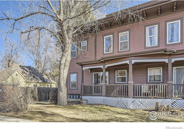 view of front facade with a porch and a front yard