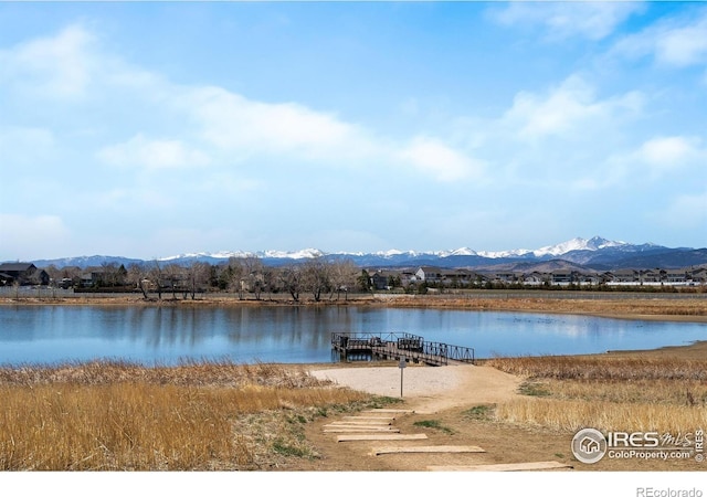 water view with a mountainous background