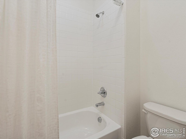 bathroom featuring shower / tub combo with curtain and toilet