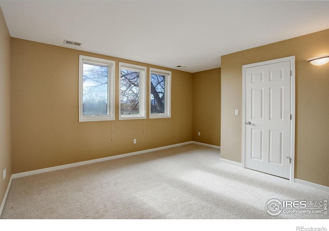 unfurnished room with carpet