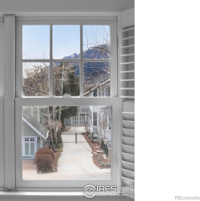 room details featuring a mountain view